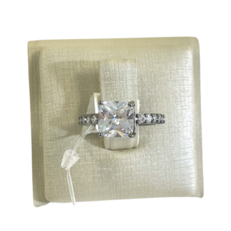 Detalhes do produto Anel meia aliança cravejada com zircônia quadrada cristal G