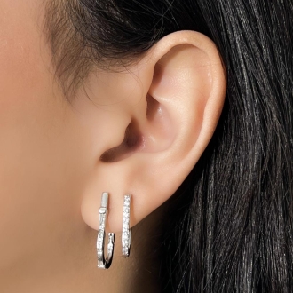 Detalhes do produto Brinco Argola Oval com Zircônias de Encaixe, em Rodio Branco