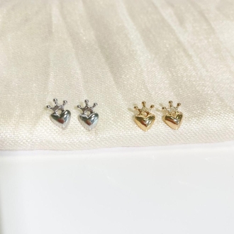 Detalhes do produto Brinco Coração Coroa Lisa em Rodio Branco