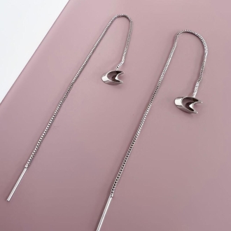 Detalhes do produto Brinco de Fio com Lua Vazada, em Ródio Branco