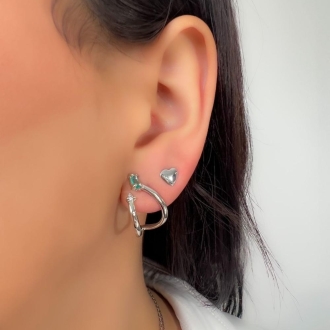 Detalhes do produto Brinco V com duas zirconias verde e cristal, em rodio branco