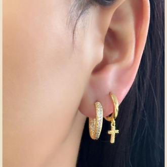 Detalhes do produto Brinco Argola Articulada com Cruz Cravejada, em Ouro