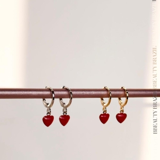 Detalhes do produto Brinco Argolinha com Coração esmaltado Vermelho, em ródio.
