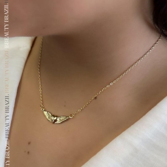 Detalhes do produto Colar Coração com Asas, em ouro.