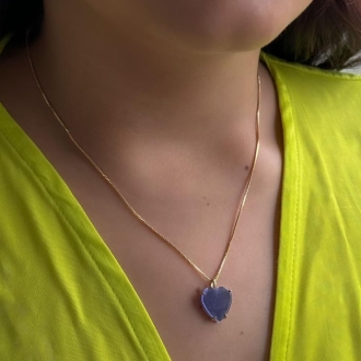 Detalhes do produto Colar veneziana com Coração de Acrílico Lilás, em ouro.