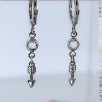 Detalhes do produto Brinco Argola Articulada Zirconia e Flecha em Rodio