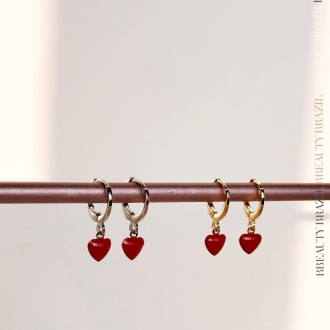 Detalhes do produto Brinco Argolinha com Coração esmaltado Vermelho, em ouro.