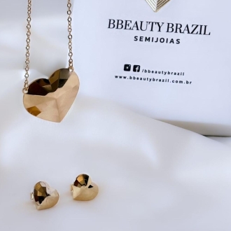 Detalhes do produto Brinco Coração efeito mosaico, em ouro.