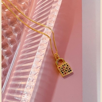 Detalhes do produto Colar Cadeado com Zircônias coloridas, em Ouro