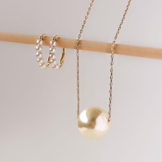 Detalhes do produto Colar elo Cartier com Pérola grande, em ouro.