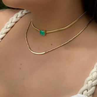 Detalhes do produto Colar Salamandra com pedra verde quadrada em ouro
