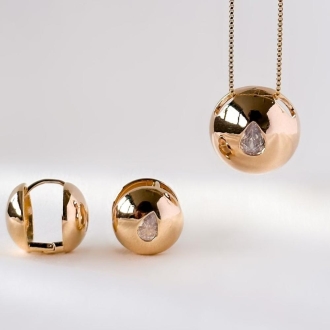 Detalhes do produto Conjunto Colar e Brinco esféra lisa com um cristal, em ouro