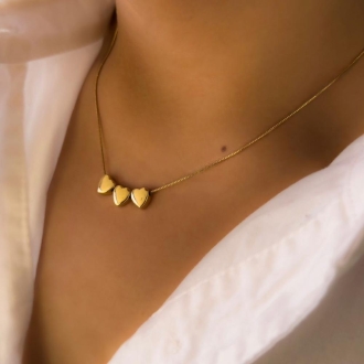 Detalhes do produto Colar veneziana com Três Corações lisos, em ouro.