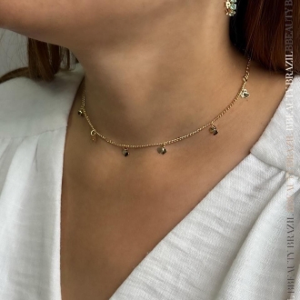 Detalhes do produto Choker elo Groumet P, com duplas de Corações lisos, em ouro.