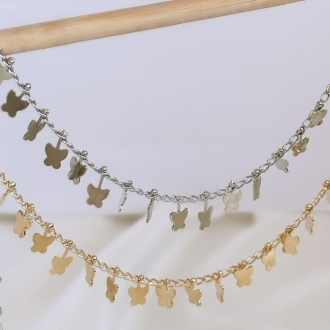 Detalhes do produto Choker com Chapinhas de Borboletas lisas, em ouro.