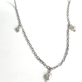 Detalhes do produto Colar longo cartier com corações de pérolas